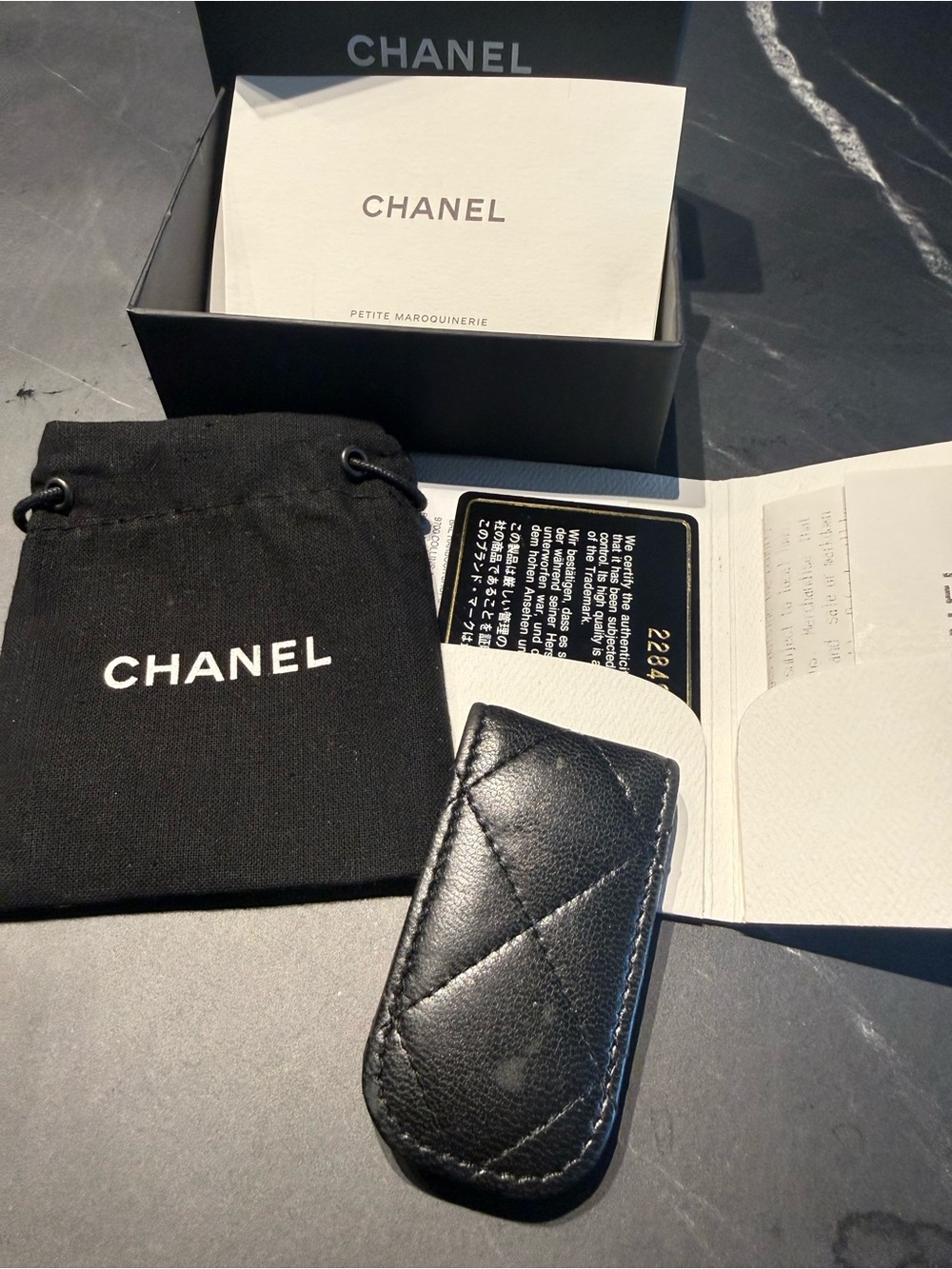 CHANEL Black Quilted Leather Money Clip with CC Logo and Pouch - Picture 3 of 7